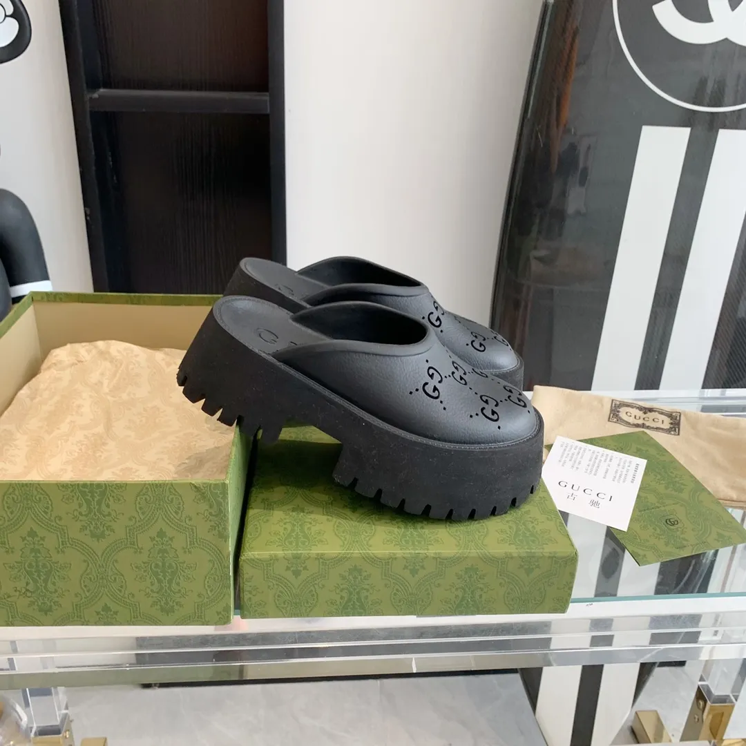 👟👟Ex-factory price 360👟👟 Women's shoes, women's clothing, Gucci spring and summer style, hole-in-the-wall slippers, versatile couple style, ugly and cute hollow holes shoes, all the details and materials are the same as what you buy at the counter. Size: 35-42